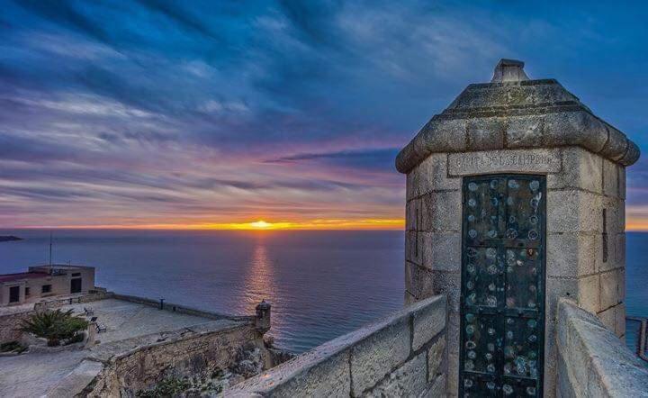 Charming Apartment In Alicante Near The Sea & City Center Kültér fotó